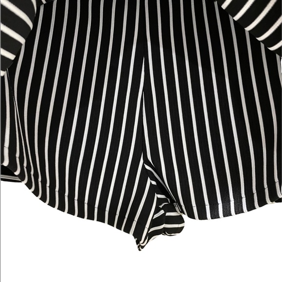 LF Rumor Boutique Striped Panel Skort Black and White Size Medium - Picture 5 of 8